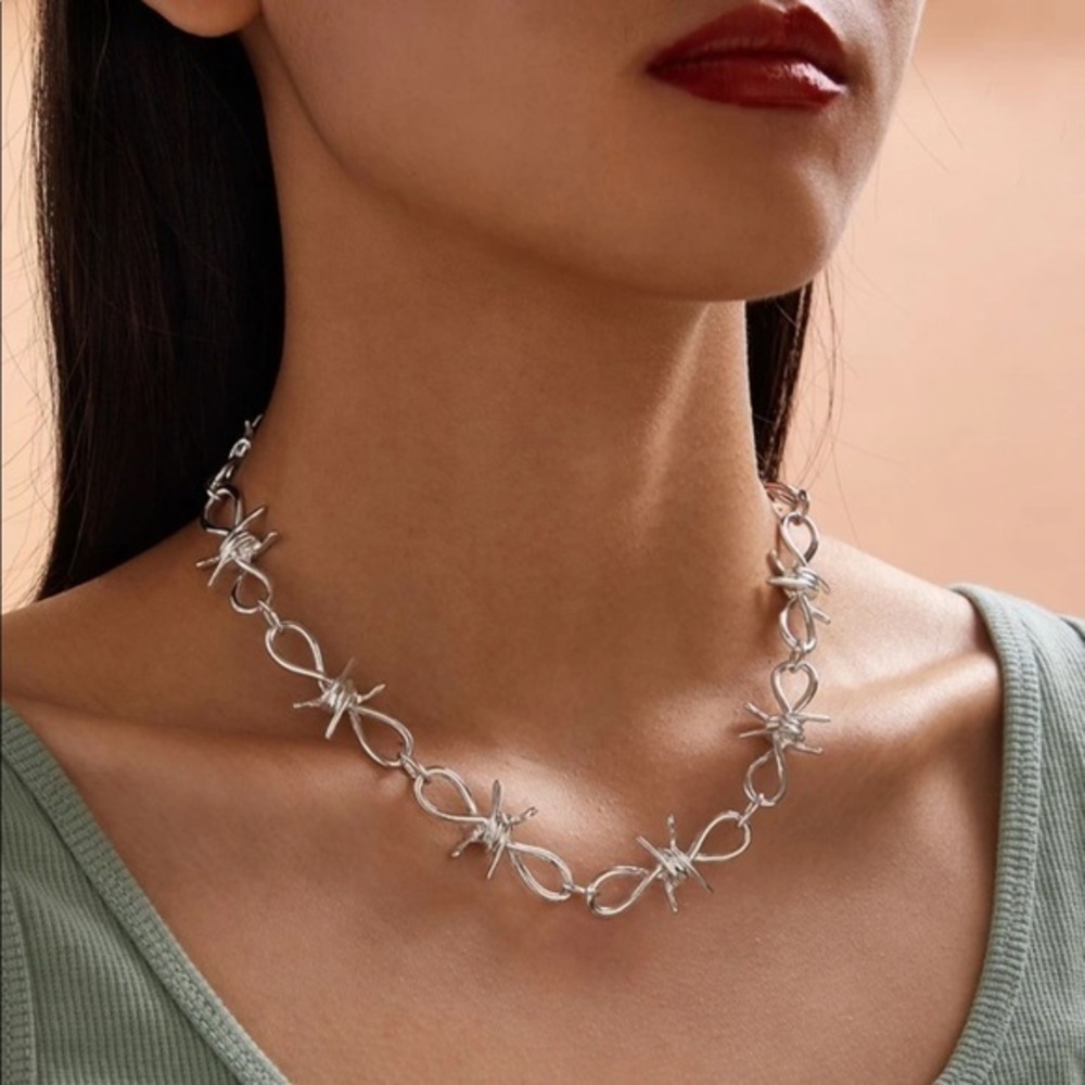 3/$30 π€ Knot Link Necklace
